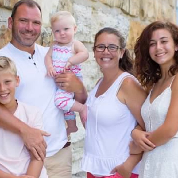 Meet your Poshers, Amy & Chris Henry! We ❤️ A&F - Picture 3 of 5